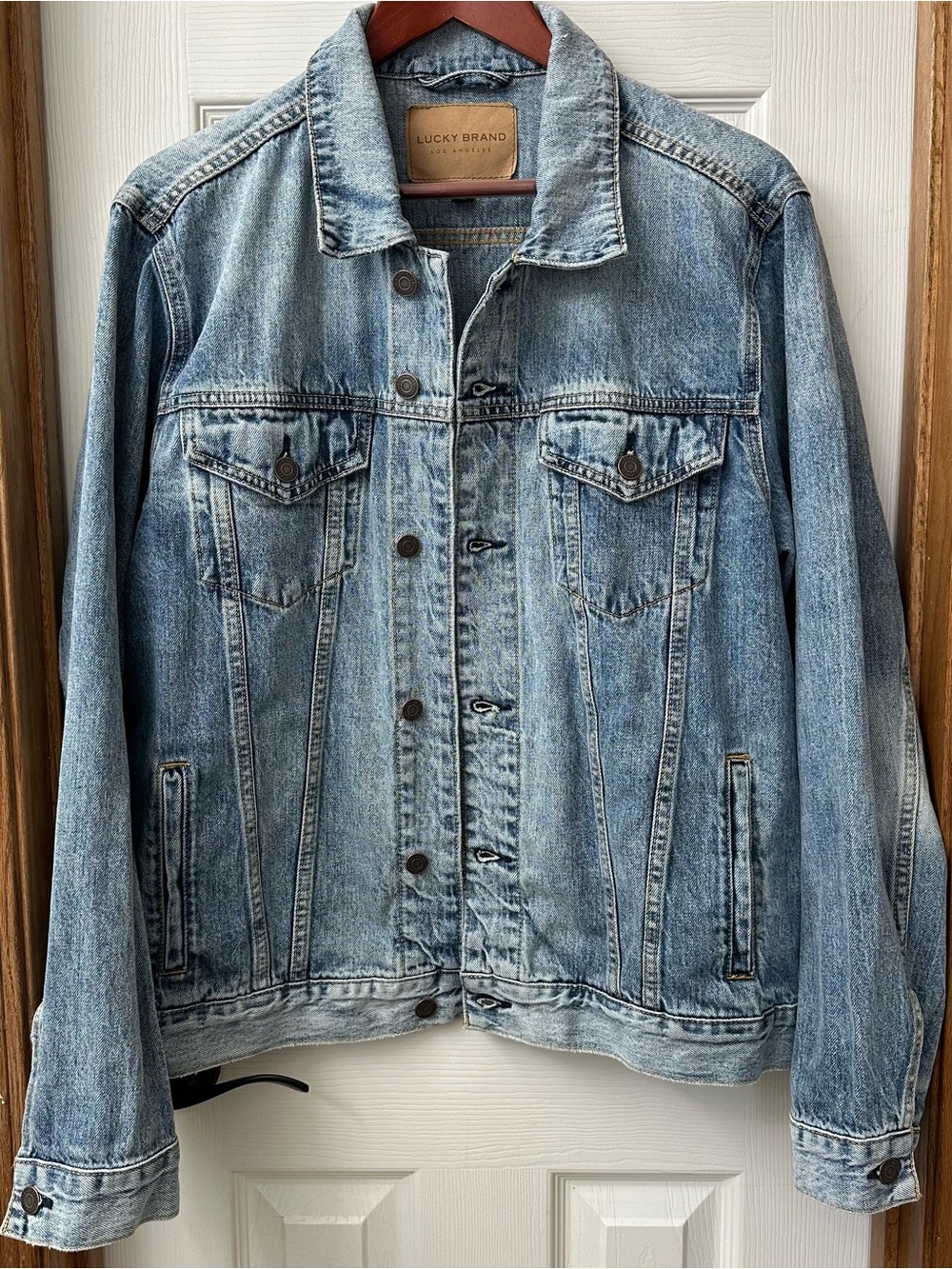 Lucky Brand Men’s Denim Trucker Jacket Size Large EUC
